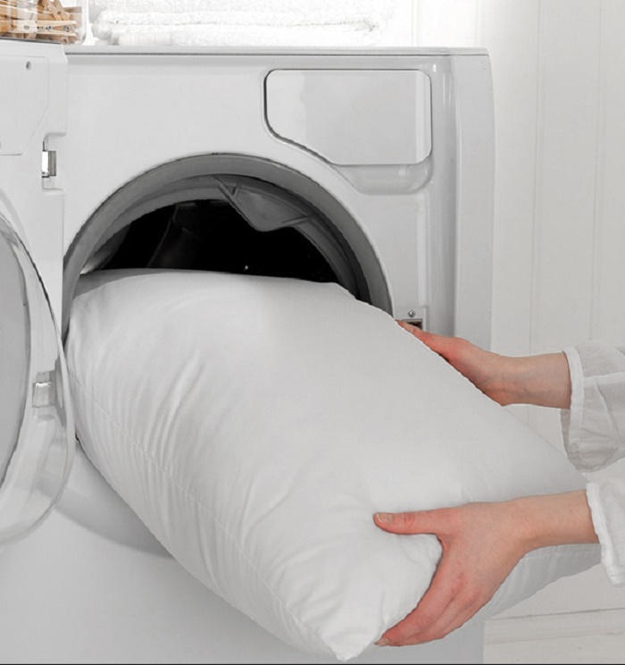 Bạn hoàn toàn có thể giặt ruột gối bằng máy giặt