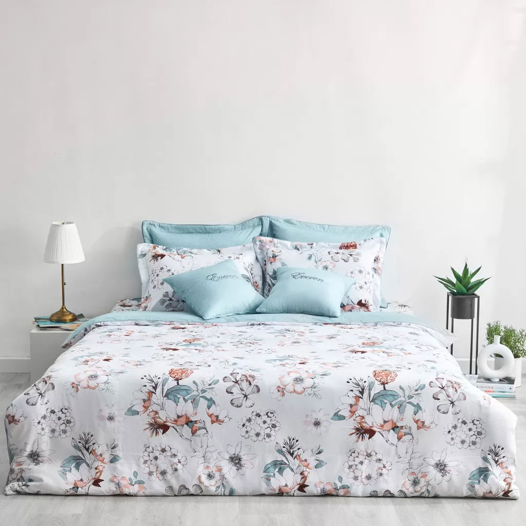 Drap phủ giường đẹp mang đến sự sang trọng, hiện đại, giúp bạn cảm thấy thoải mái, dễ chịu hơn trong căn phòng của mình.