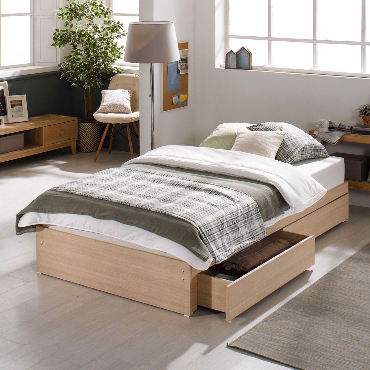 Giường đơn 1m2 năm 2024 là lựa chọn hoàn hảo cho không gian nhỏ hẹp của căn phòng ngủ. Với kích thước tiêu chuẩn, giường đơn 1m2 năm 2024 thỏa mãn tất cả các nhu cầu về cảm giác thoải mái và giấc ngủ ngon.