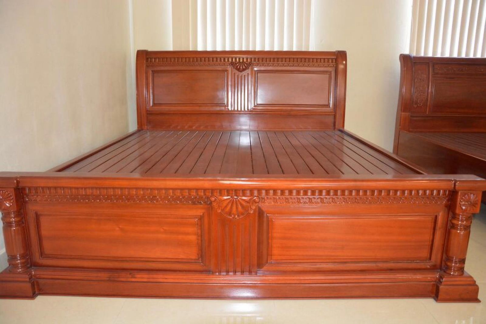 Giường ngủ gỗ gụ đẹp là điểm nhấn cho phòng ngủ của bạn. Gỗ gụ có màu sắc cực đẹp và được biết đến với độ bền và độ cứng cao. Khung giường được cắt và chế tác tinh xảo với những kích thước chuẩn xác để mang lại cảm giác thoải mái nhất khi nằm. Hãy xem chi tiết hình ảnh giường ngủ gỗ gụ đẹp này.