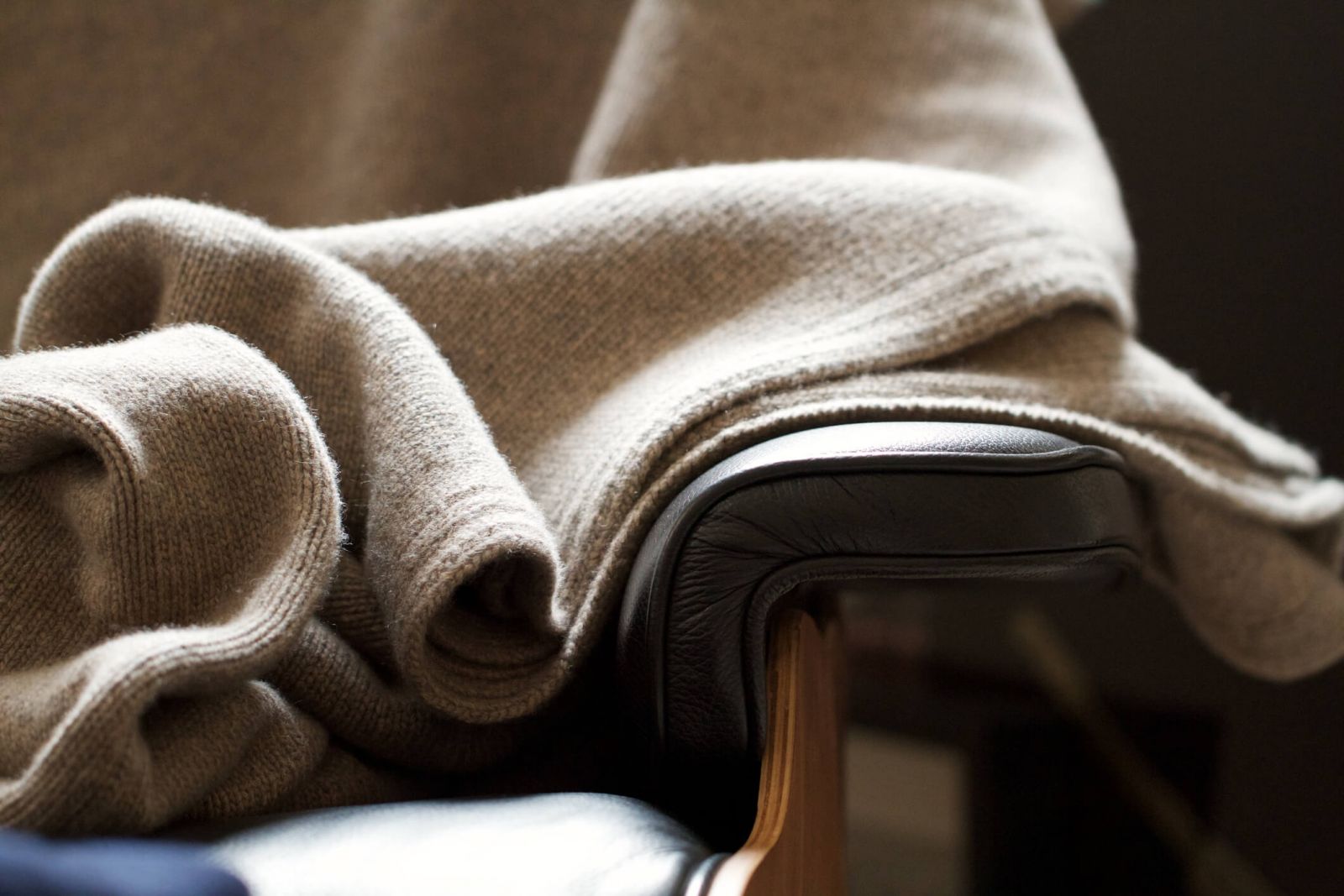 Vải cashmere là gì? Phân loại và ưu điểm của loại vải cao cấp này